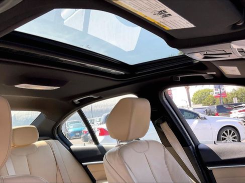 Used 2018 BMW 330e w/ Convenience Package RWD image 22