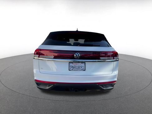 Used 2025 Volkswagen Atlas Cross Sport SE image 12