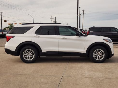 New 2026 Ford Explorer Active RWD image 7