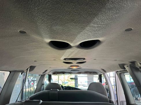 Used 2006 Ford E-350 and Econoline 350 XL RWD image 17
