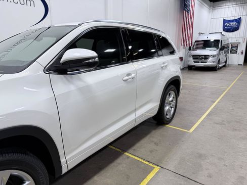 Used 2016 Toyota Highlander Limited FWD image 21