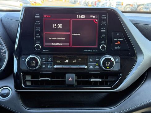 Certified 2021 Toyota Highlander XLE AWD/4WD image 26
