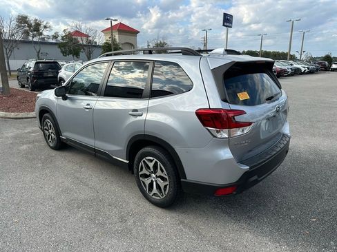 Used 2020 Subaru Forester Premium image 8