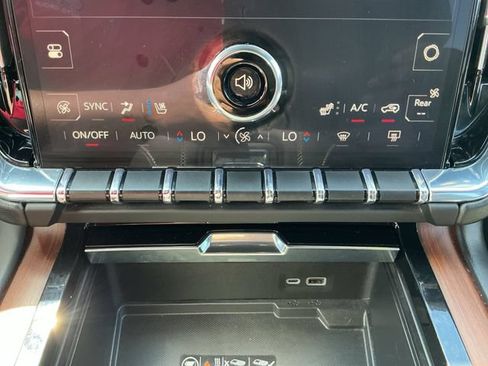 Used 2025 GMC Yukon Denali AWD/4WD image 17