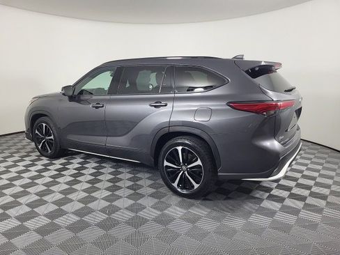 Used 2022 Toyota Highlander XSE image 12
