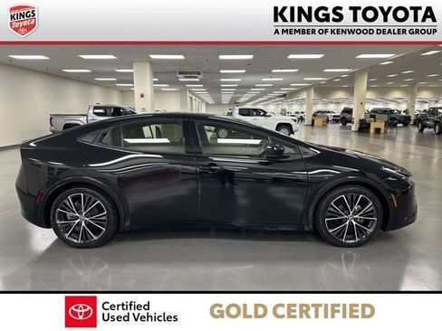 Certified 2025 Toyota Prius XLE FWD image 9