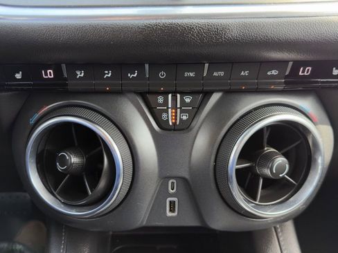 Used 2019 Chevrolet Blazer LT FWD image 14