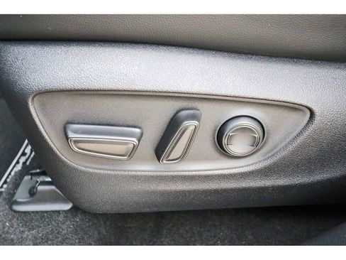 Used 2023 Toyota Highlander XLE image 28