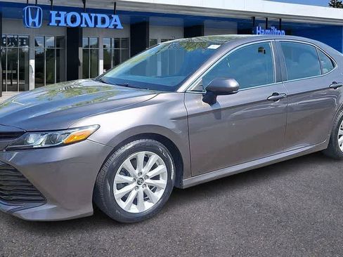 Used 2018 Toyota Camry LE FWD image 4