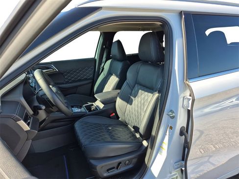 Used 2024 Mitsubishi Outlander 4WD Plug-In Hybrid image 16