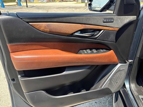 Used 2020 Cadillac Escalade Luxury AWD/4WD image 9