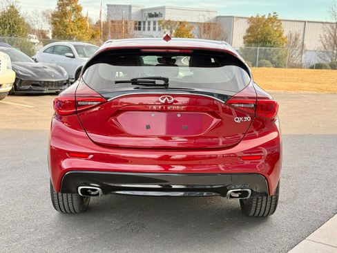 Used 2017 INFINITI QX30 image 9