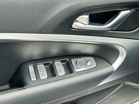 Certified 2025 Genesis G70 2.5T image 20