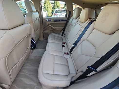 Used 2016 Porsche Cayenne S image 19