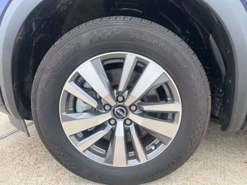 Used 2025 Nissan Pathfinder SL FWD image 9