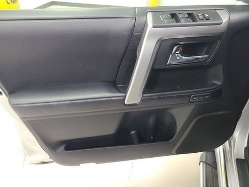 Used 2017 Toyota 4Runner Limited AWD/4WD image 20
