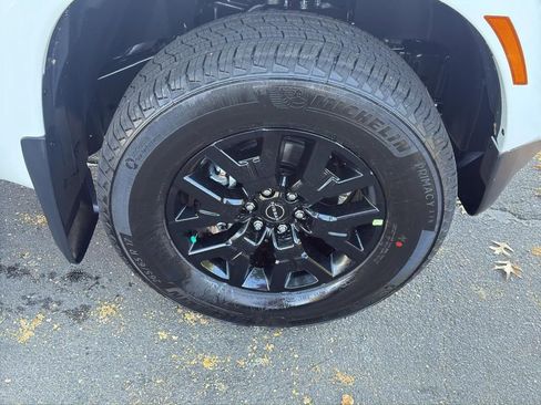 New 2026 Nissan Frontier SV image 9