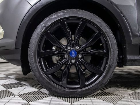 Used 2017 Ford Escape SE w/ SE Sport Appearance Package FWD image 8