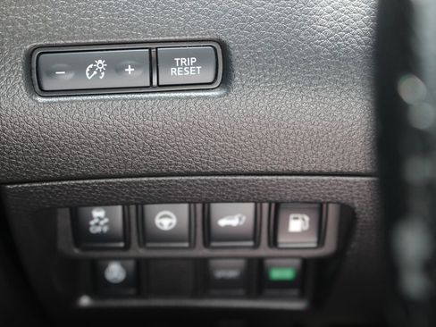 Used 2020 Nissan Rogue SV w/ Premium Package image 26