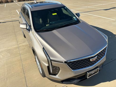 Certified 2024 Cadillac XT4 Luxury w/ Cold Weather Package image 10