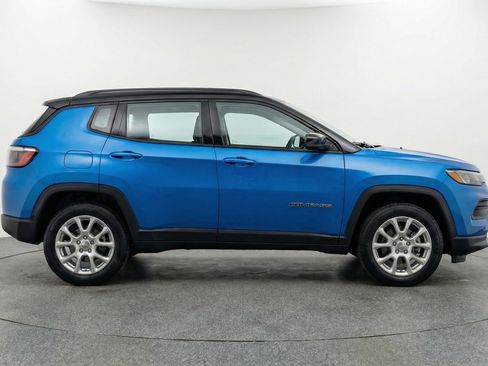 Used 2025 Jeep Compass Limited image 11
