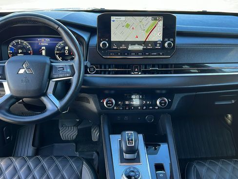 Used 2024 Mitsubishi Outlander SEL image 16