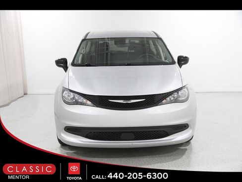 Used 2024 Chrysler Voyager LX image 2