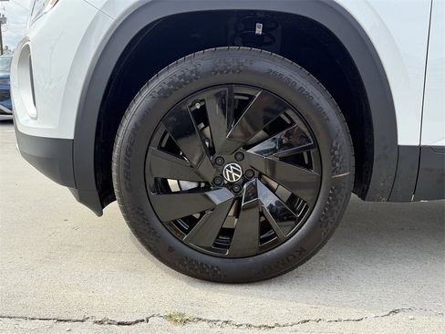 New 2026 Volkswagen Atlas SE image 9