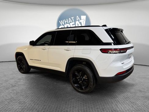 Used 2023 Jeep Grand Cherokee Limited w/ Black Appearance Package AWD/4WD image 6