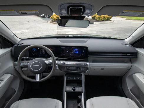Certified 2025 Hyundai Kona SEL FWD image 21
