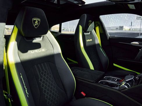 Used 2024 Lamborghini Urus Performante AWD/4WD image 46