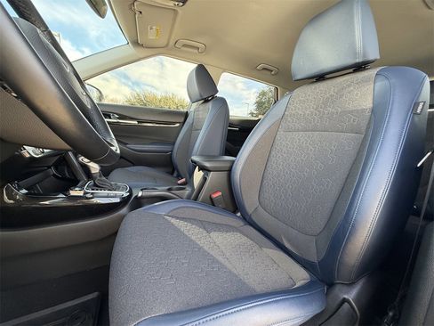 Used 2025 Kia Seltos S image 24