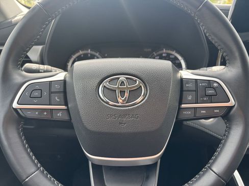 Used 2025 Toyota Highlander LE image 29