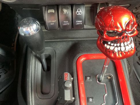 Used 2017 Jeep Wrangler Unlimited Sport w/ Connectivity Group image 11