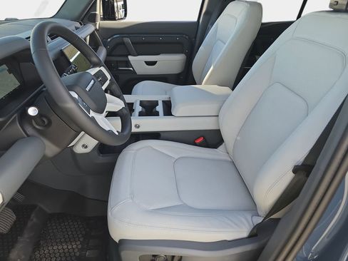 New 2026 Land Rover Defender 110 X-Dynamic SE image 15