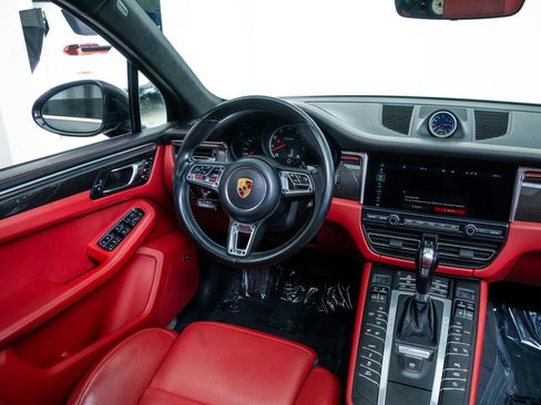 Used 2021 Porsche Macan Turbo AWD/4WD image 8