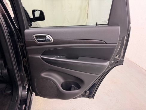 Used 2018 Jeep Grand Cherokee Laredo AWD/4WD image 13