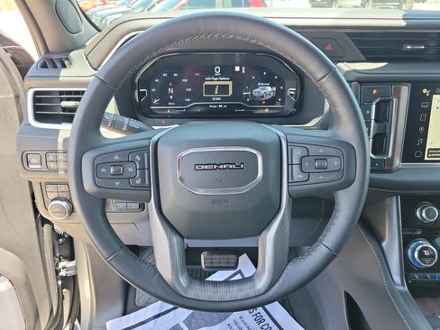 Used 2023 GMC Yukon Denali Ultimate AWD/4WD image 34