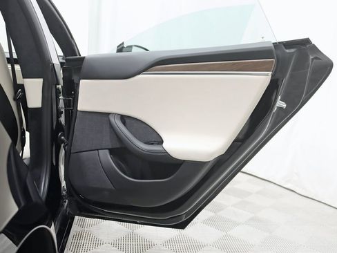 Used 2022 Tesla Model S image 37