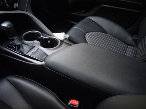 Used 2022 Toyota Camry SE w/ Audio Upgrade Package FWD image 13