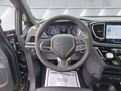 New 2026 Chrysler Pacifica Select image 29