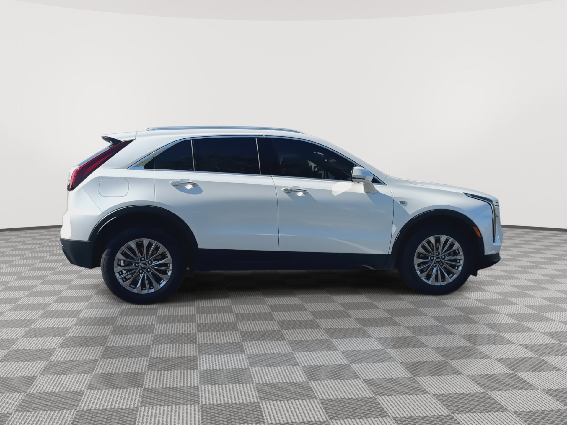 Used 2025 Cadillac XT4 Premium Luxury w/ Technology Package FWD image 9