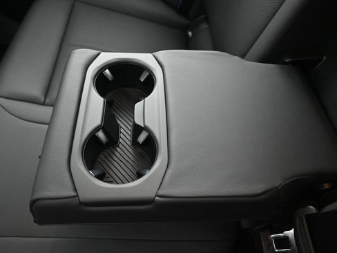 New 2026 BMW M5 w/ Executive Package AWD/4WD image 18