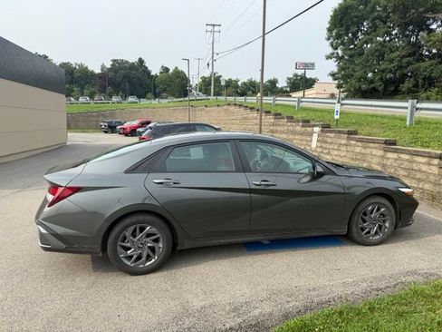 Used 2024 Hyundai Elantra SEL FWD image 6