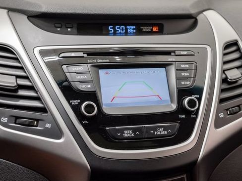 Used 2015 Hyundai Elantra SE w/ Option Group 03 FWD image 16