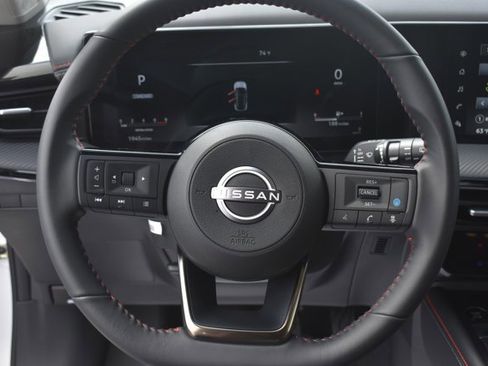 Used 2025 Nissan Kicks SR FWD image 19