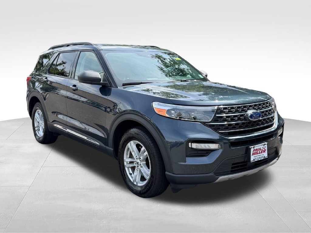 Used 2022 Ford Explorer XLT w/ Equipment Group 202A AWD/4WD image 3