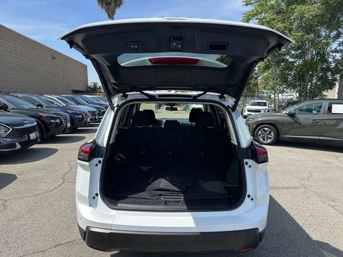 Used 2025 Nissan Rogue SV AWD/4WD image 33