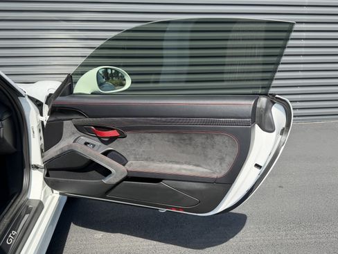Certified 2016 Porsche Cayman GT4 RWD image 20