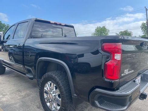 Used 2024 Chevrolet Silverado 2500 High Country w/ High Country Premium Package AWD/4WD image 5